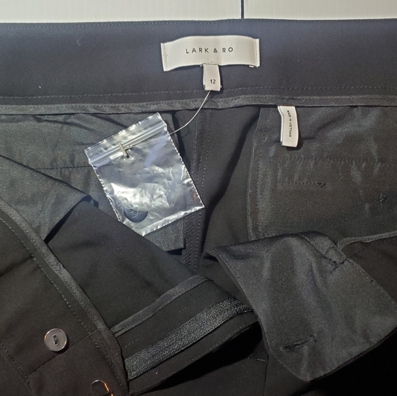 LARK & RO
WOMENS MODERN FIT DRESS PANTS
BLACK - Picture 2 of 3